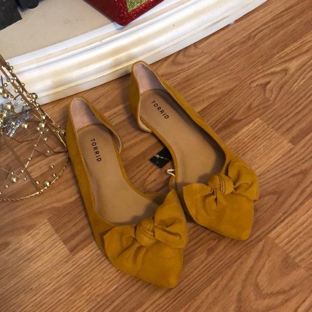 (SOLD) Torrid Mustard Bow Flats NWT